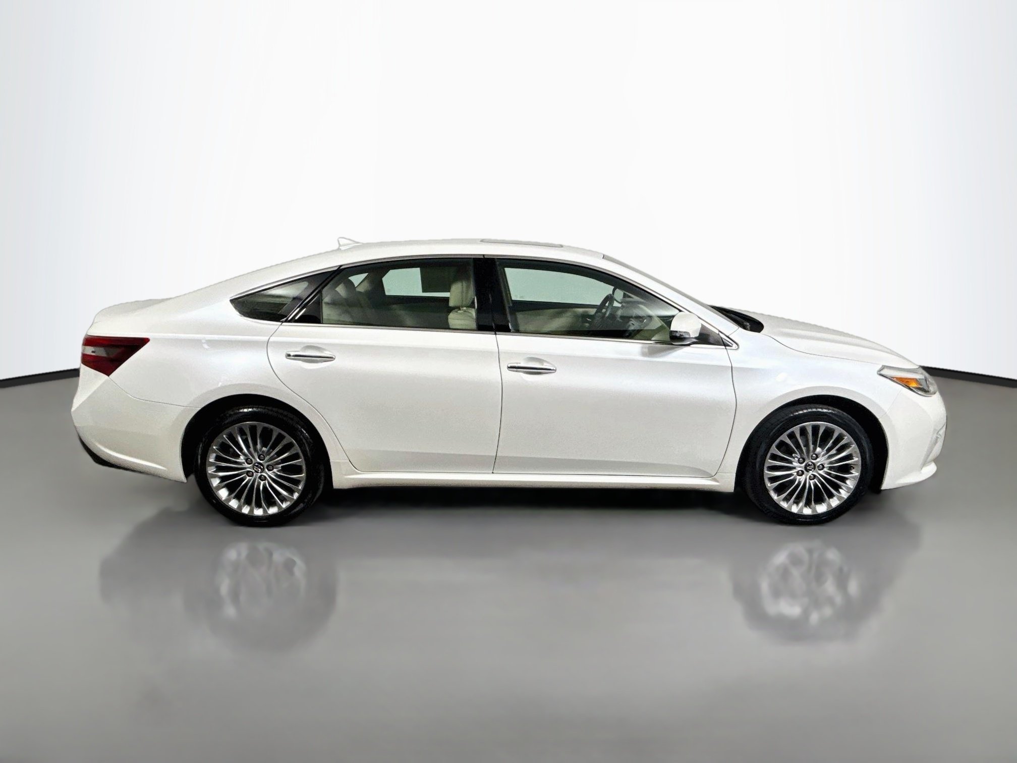 Used 2016 Blizzard Pearl Toyota Limited image 8