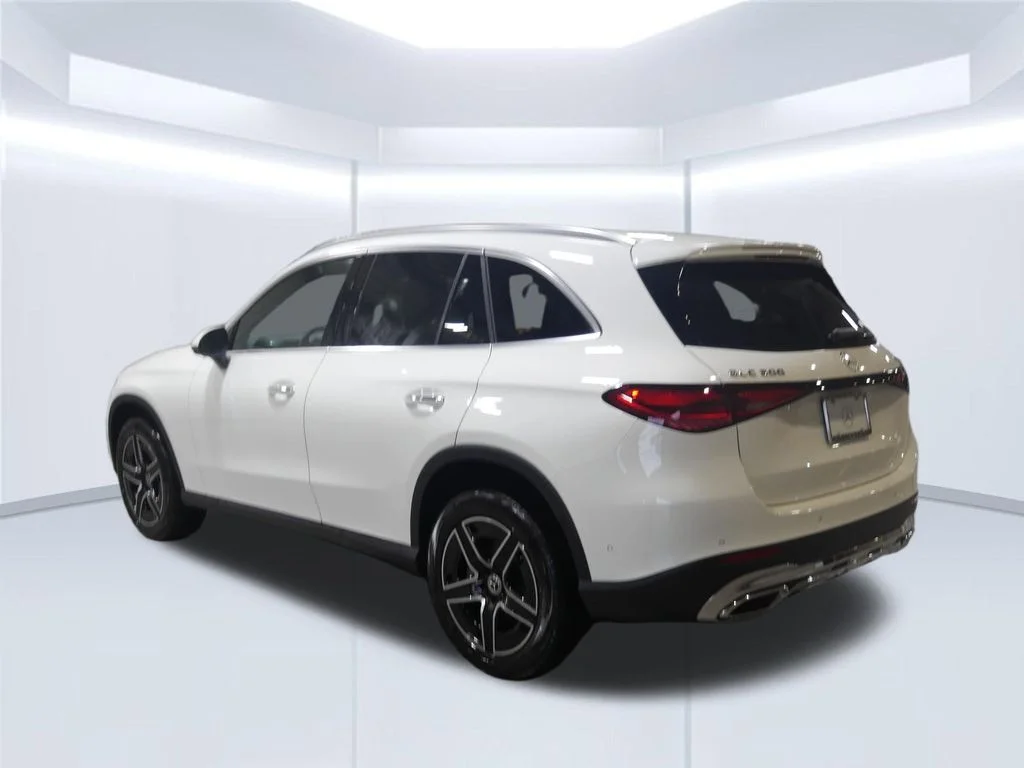 New 2026 Polar White Mercedes-Benz GLC 300 image 3