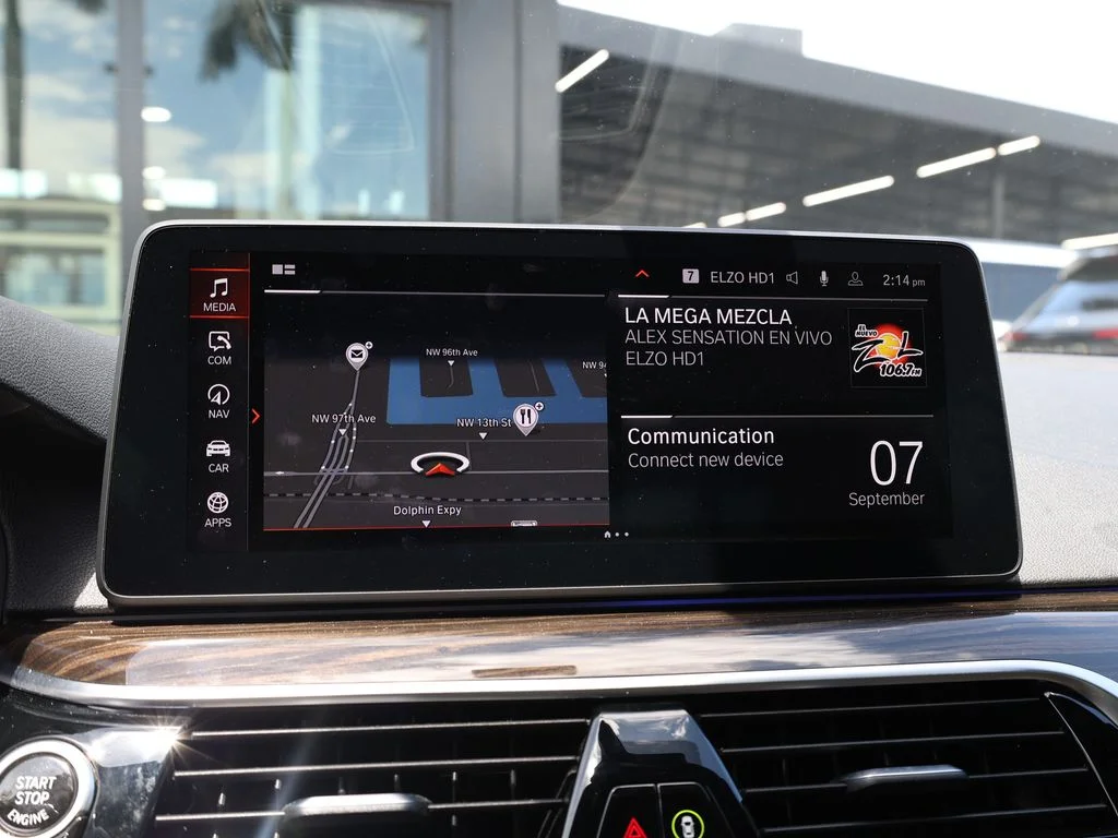 Used 2021 Gray BMW 530i xDrive image 32