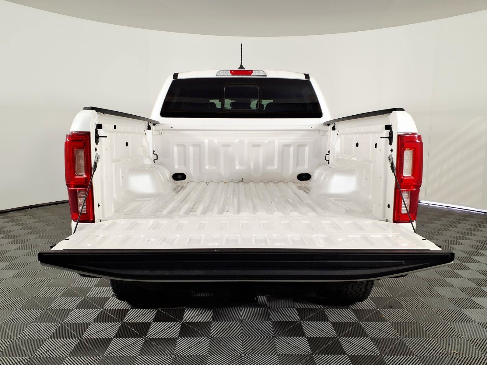 Used 2019 White Ford  image 8