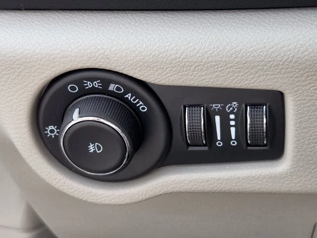 Used 2024 Black Chrysler Touring L image 28