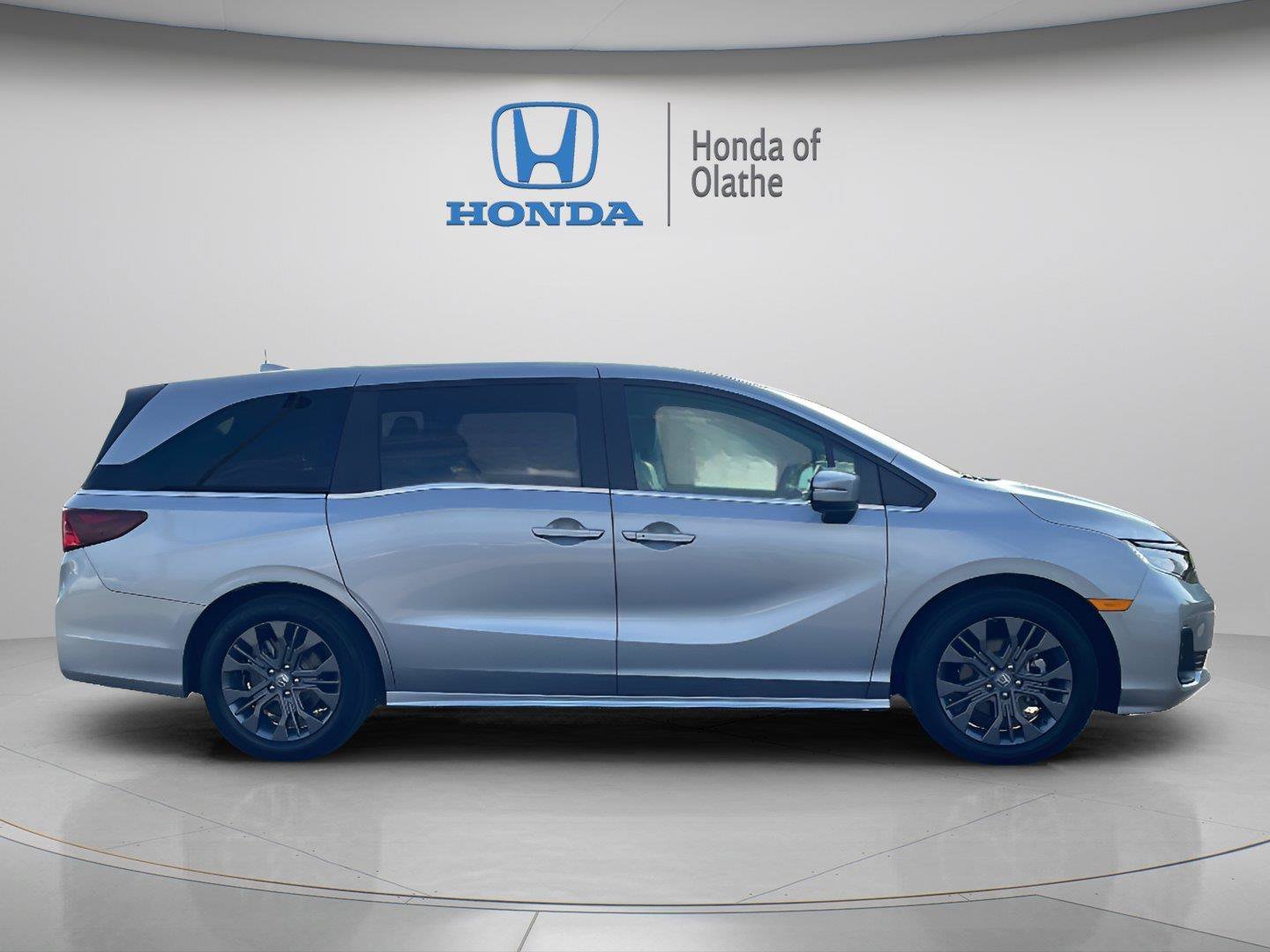 Certified Used 2026 Solar Silver Metallic Honda Touring image 30