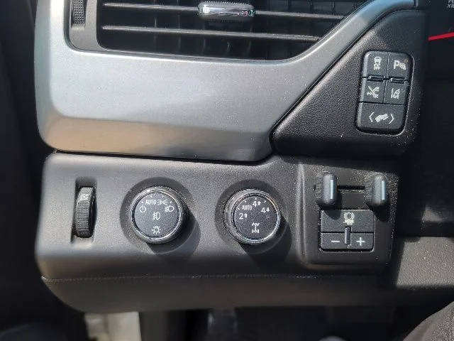 Used 2015 White Chevrolet LTZ image 21