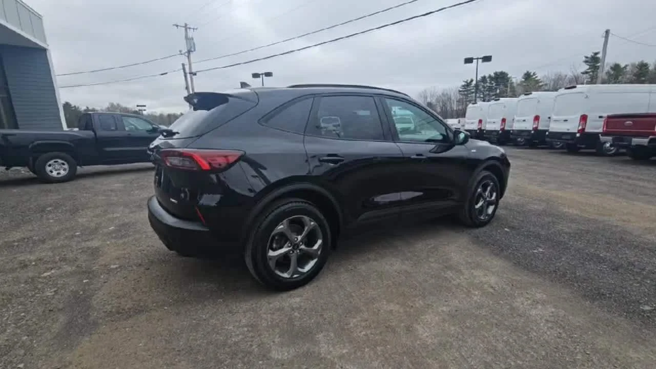 Used 2025 Agate Black Metallic Ford ST-Line image 8