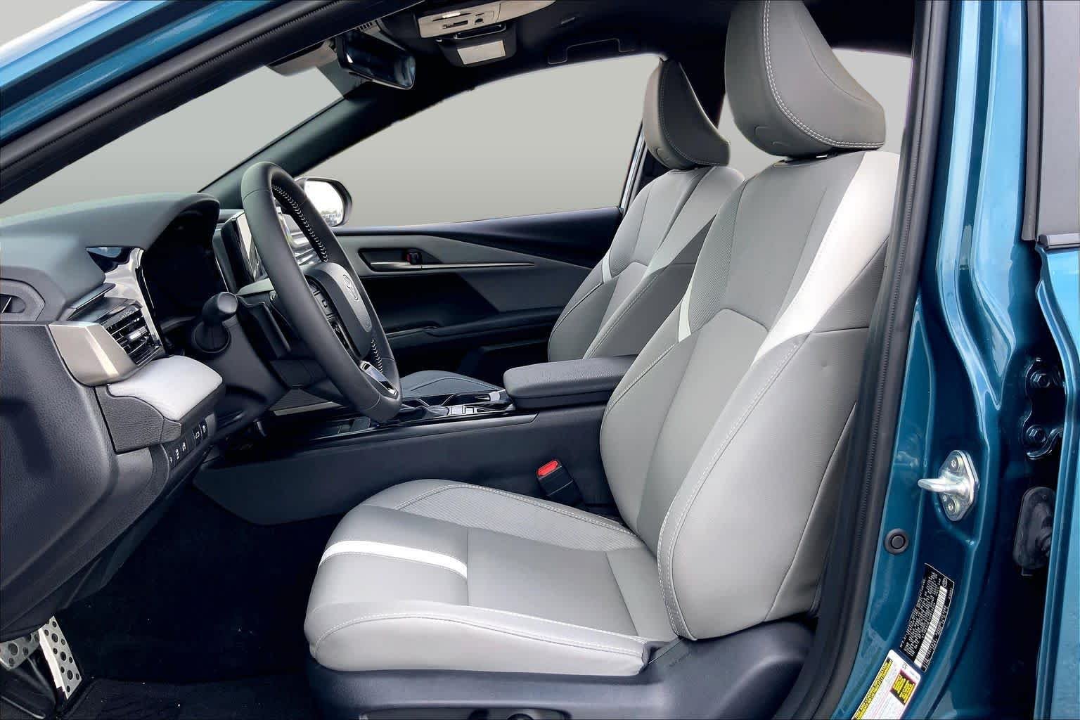 Used 2025 Ocean Gem Toyota SE image 8