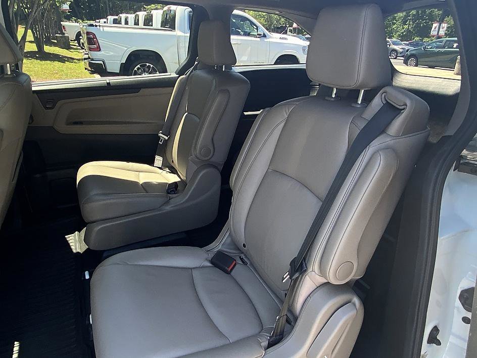 Used 2022 Platinum White Pearl Honda EX-L image 11