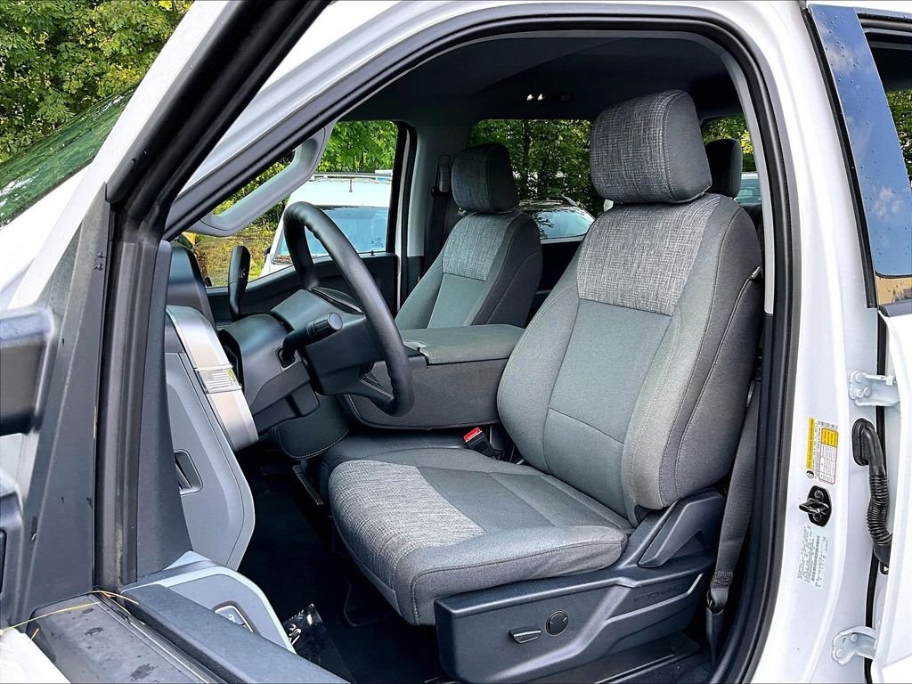 Used 2023 Oxford White Ford XLT image 10