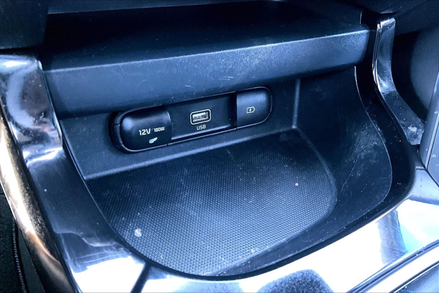 Used 2023 Snow White Pearl Kia S image 33