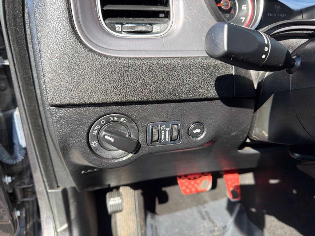 Used 2023 Gray Dodge SXT image 29