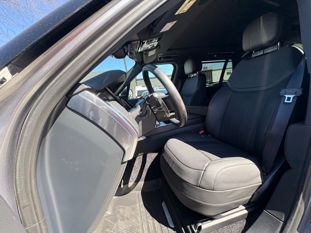New 2026 Eiger Grey Land Rover SE image 14