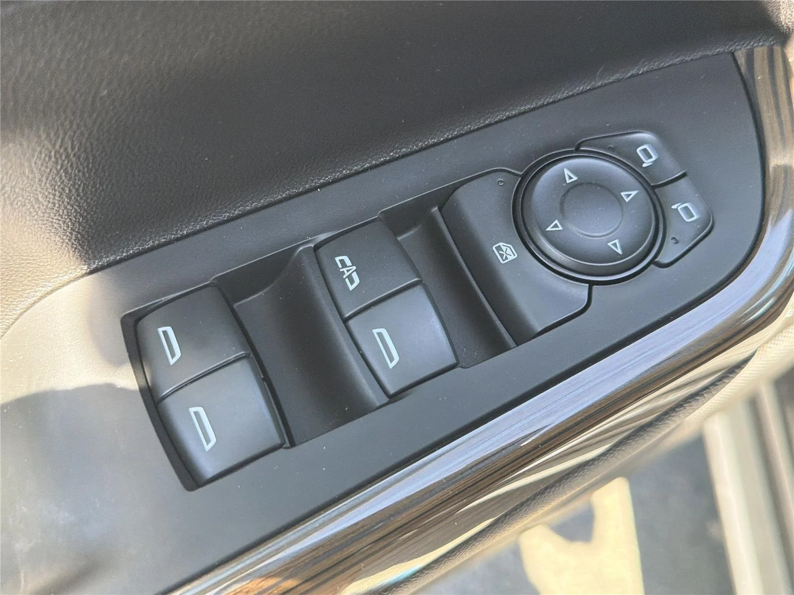 Used 2023 Ebony Twilight Metallic GMC SLE image 19