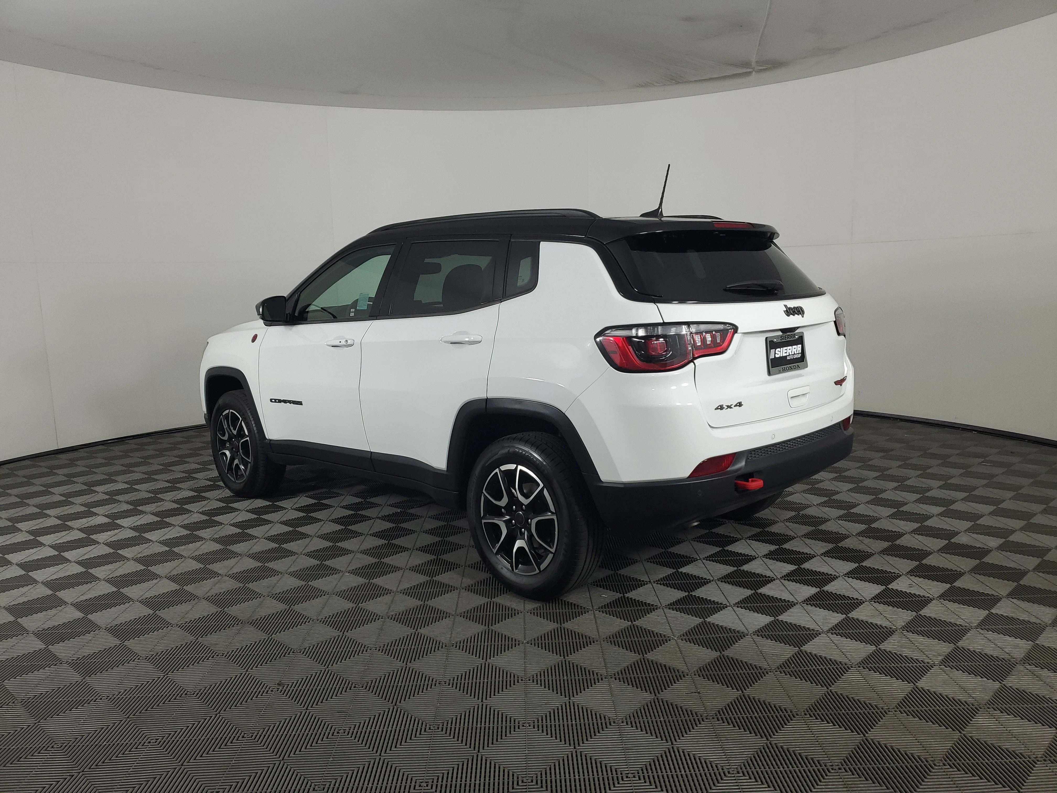 2025 Jeep Compass Trailhawk - Photo 6