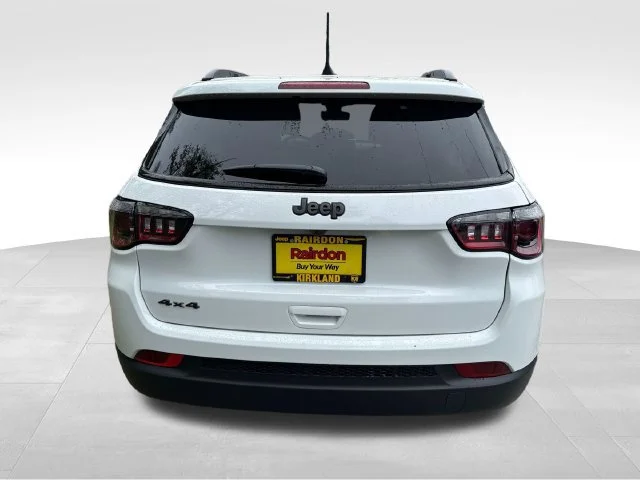New 2026 Bright White Clear-Coat Exterior Paint Jeep Latitude image 6
