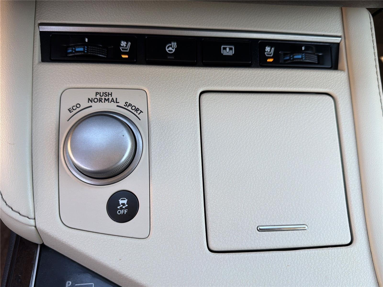 Used 2018  LEXUS  image 8