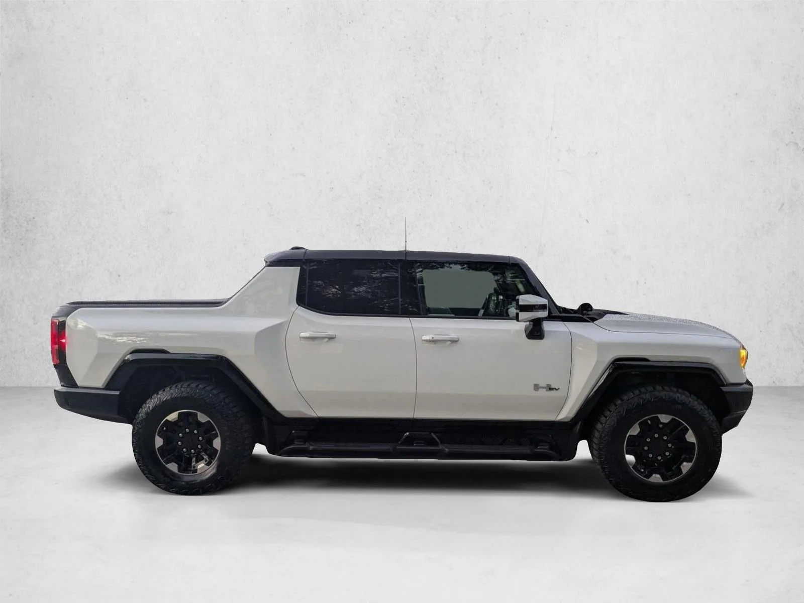 Used 2022 Interstellar White GMC Edition 1 image 4