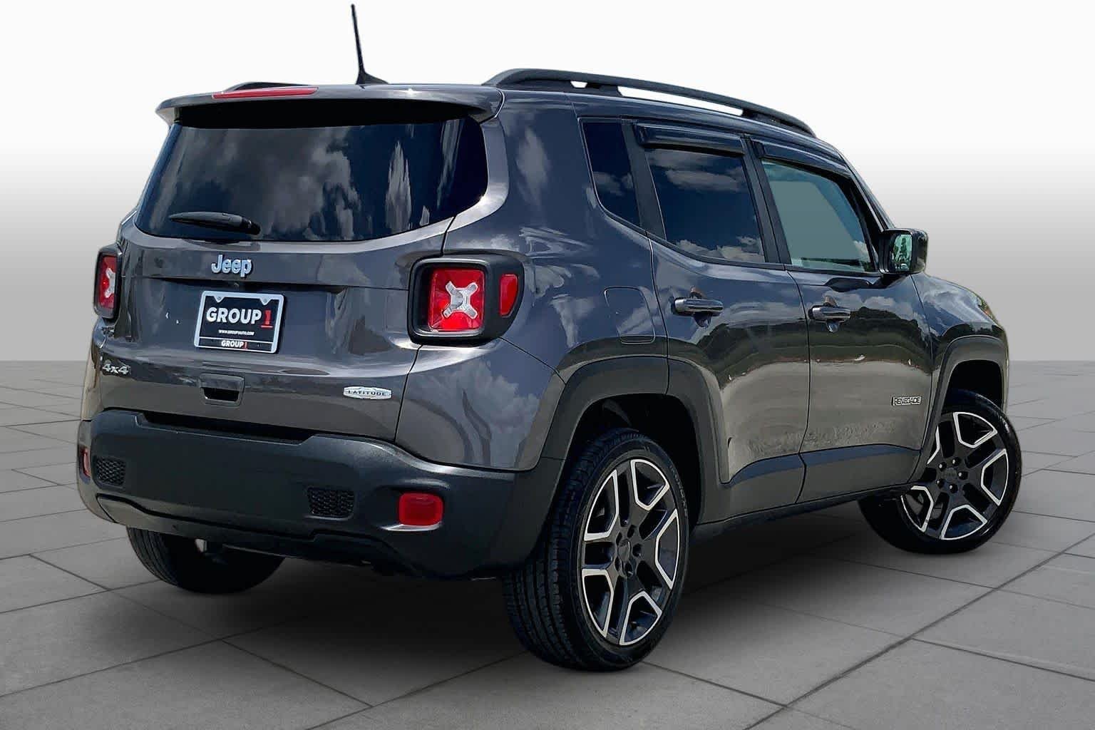 Used 2021 Granite Crystal Metallic Clearcoat Jeep Latitude image 13