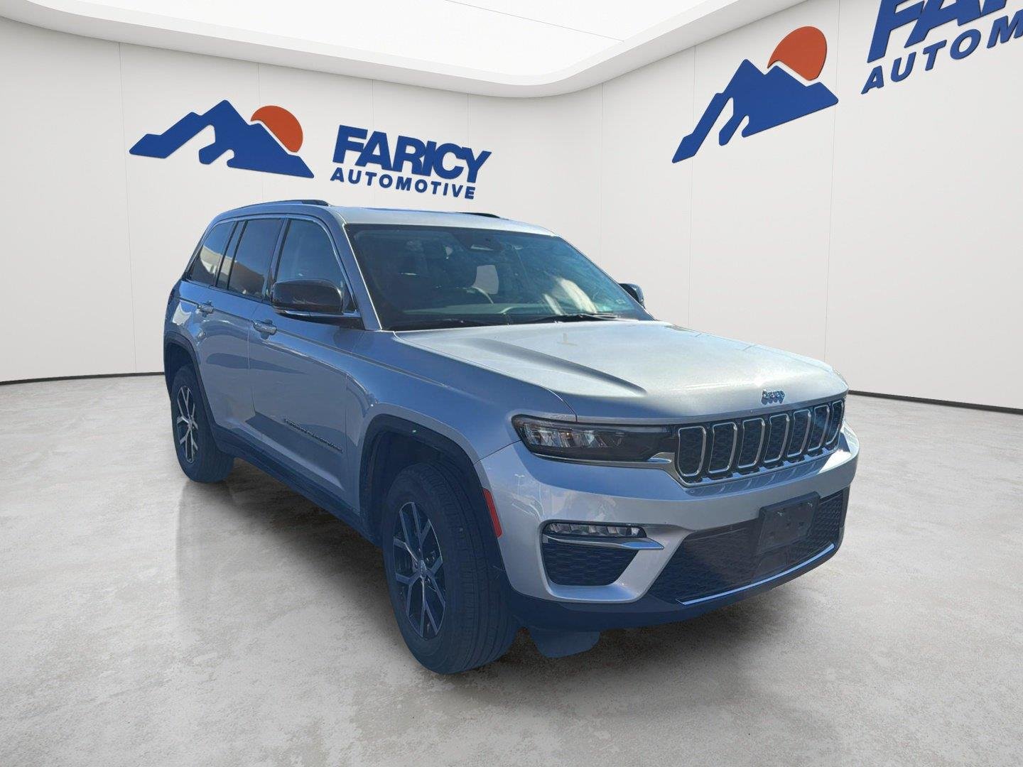 Used 2023 Silver Zynith Jeep Limited image 1