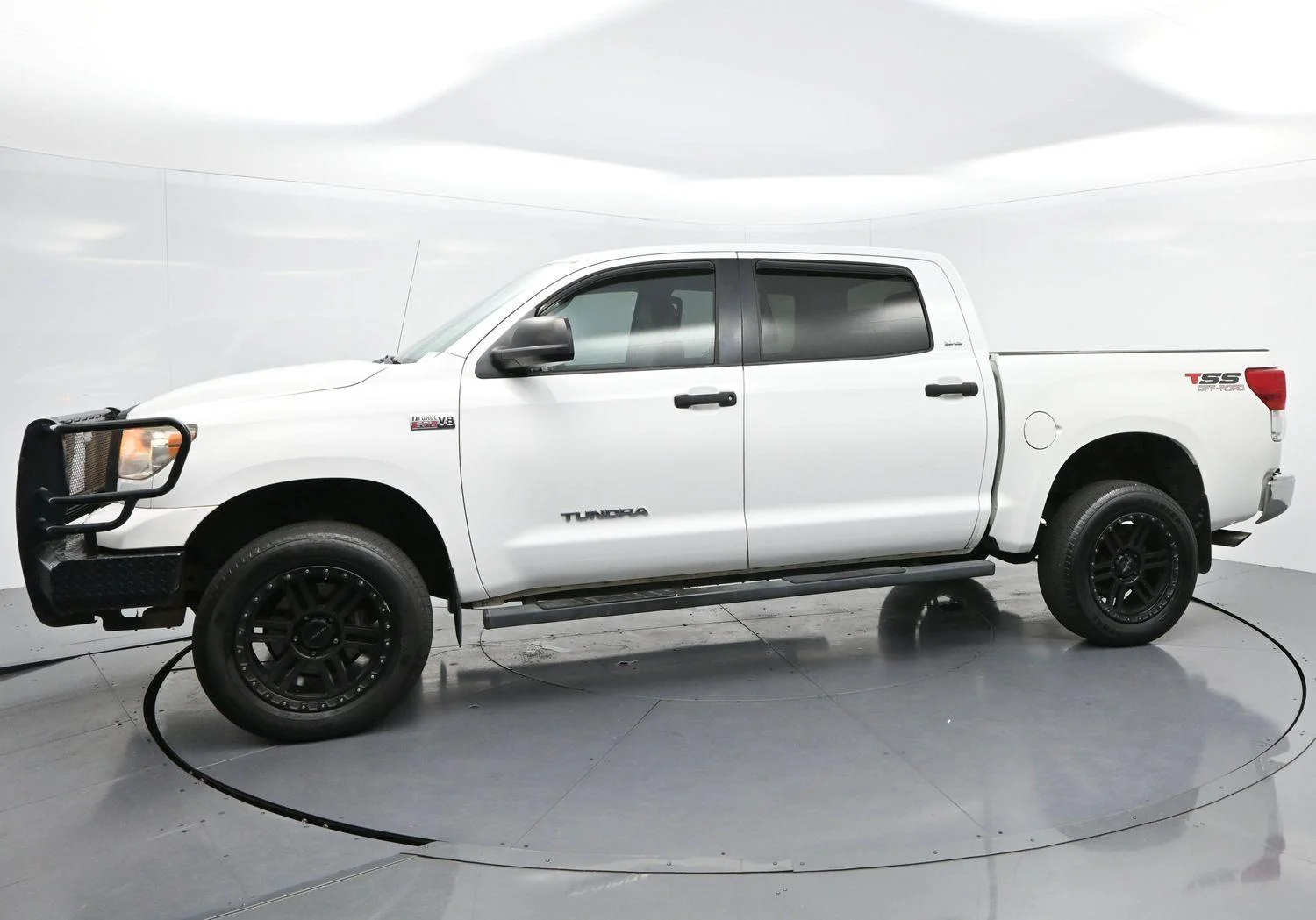 Used 2013 Super White Toyota Grade image 4