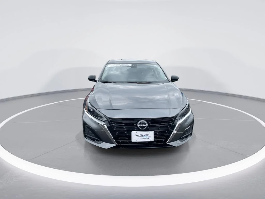 Used 2025 Gray Nissan 2.5 SV image 3