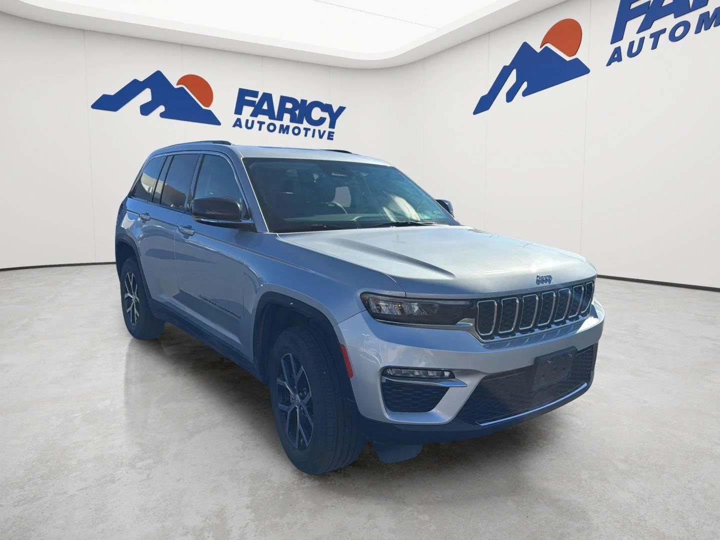 Used 2023 Silver Zynith Jeep Limited image 1