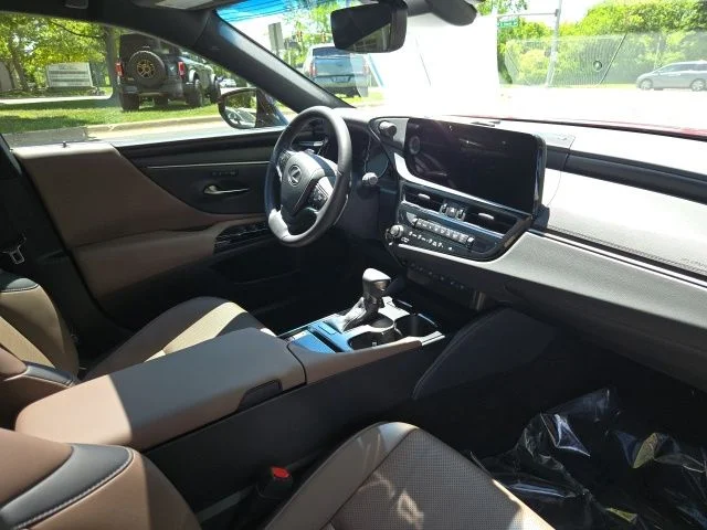 Used 2023 Red Lexus 350 image 16