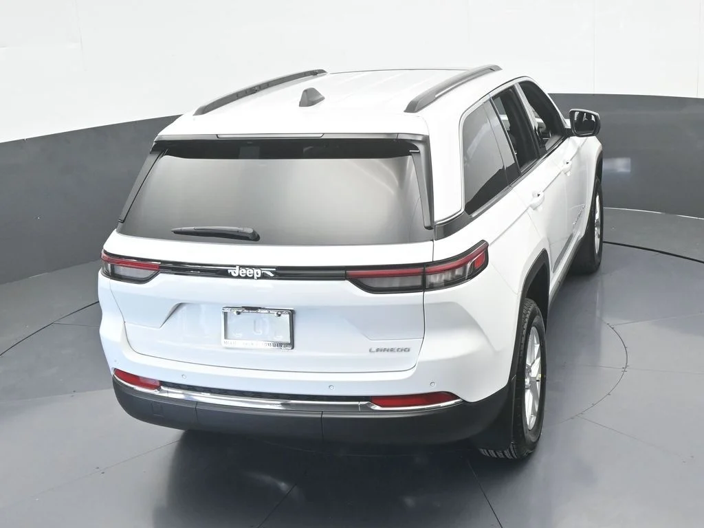 Used 2025 Bright White Clearcoat Jeep Laredo X image 45