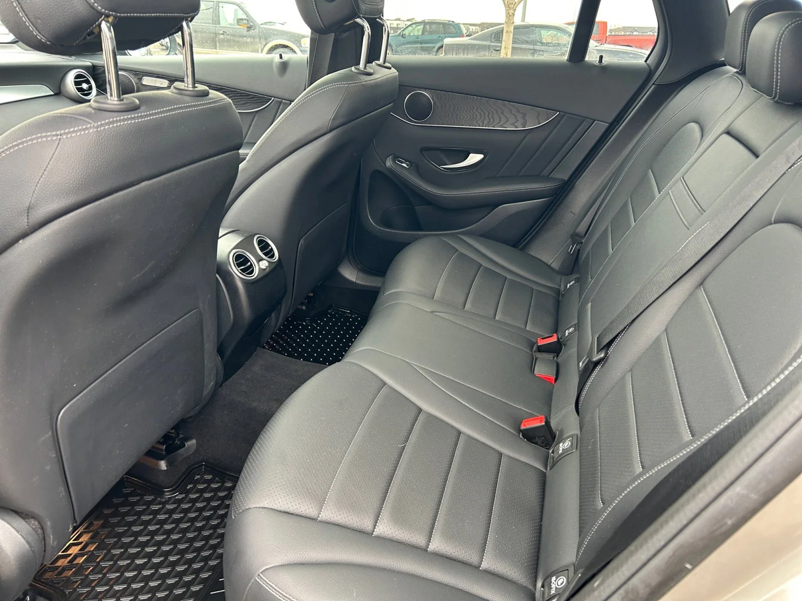 Used 2022 Gray Mercedes-Benz 4DR GLC 300 4MAT image 18