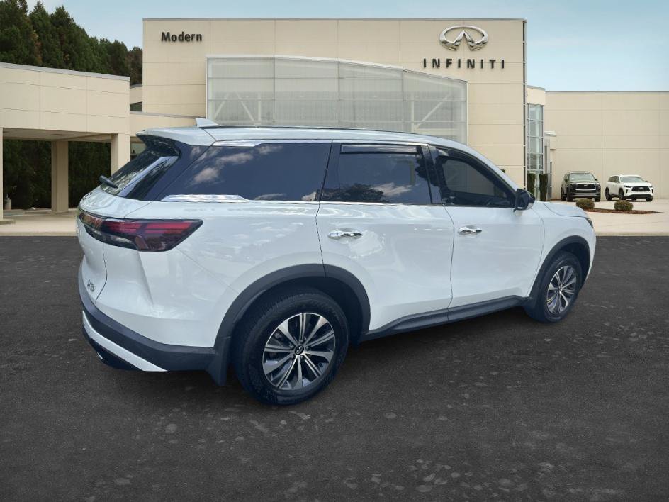 Certified Used 2024 Glacier White INFINITI PURE image 5