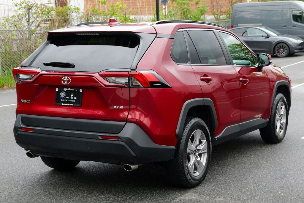 Used 2023 Pearl Toyota XLE image 7