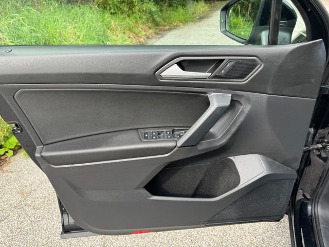 Used 2019 Deep Black Volkswagen 2.0T SE image 8