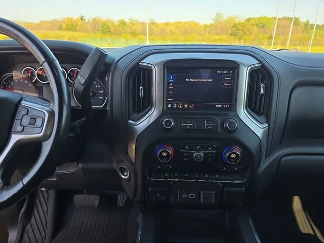 Used 2020 SUMMIT WHITE Chevrolet RST image 18
