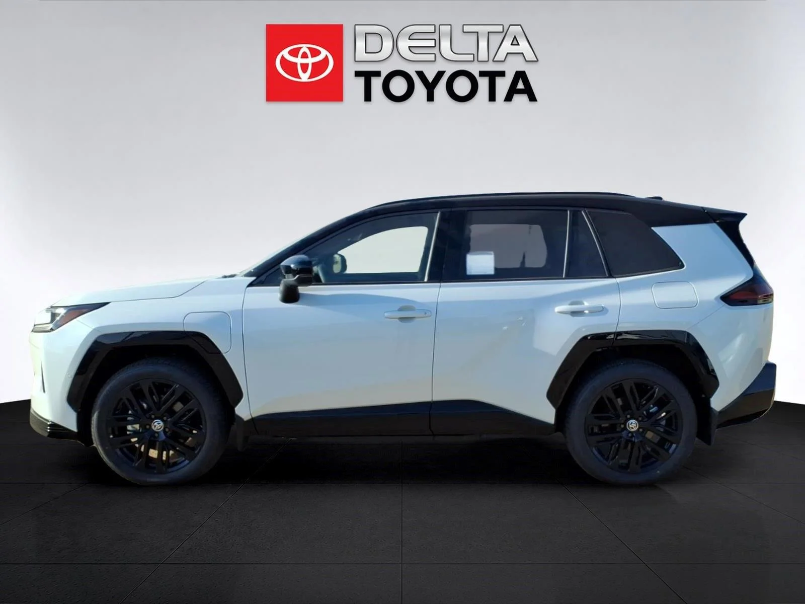 New 2026 Wind Chill Pearl with Midnight Black Metallic roof Toyota XSE image 2