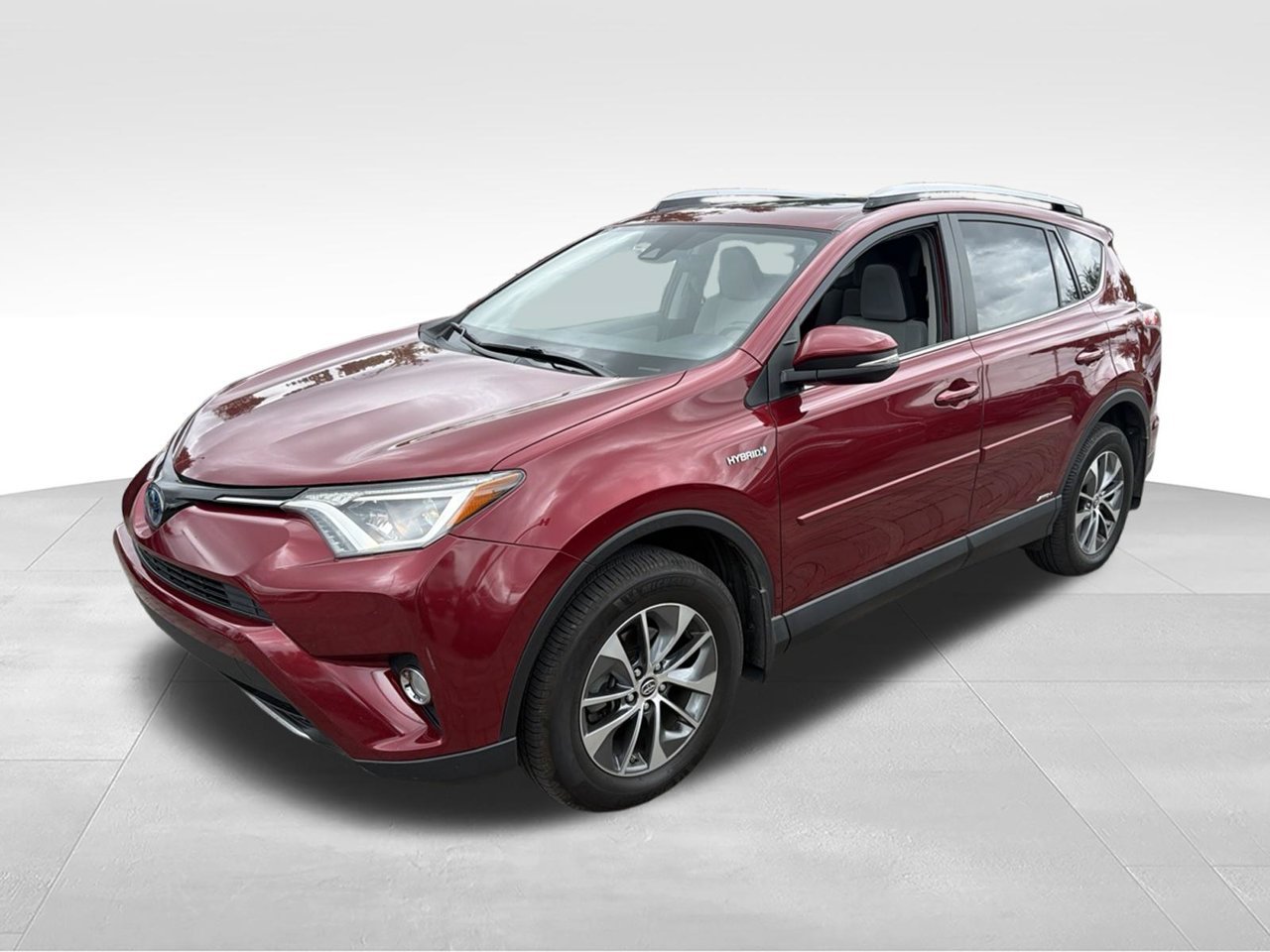 Used 2018 Red Toyota XLE image 1
