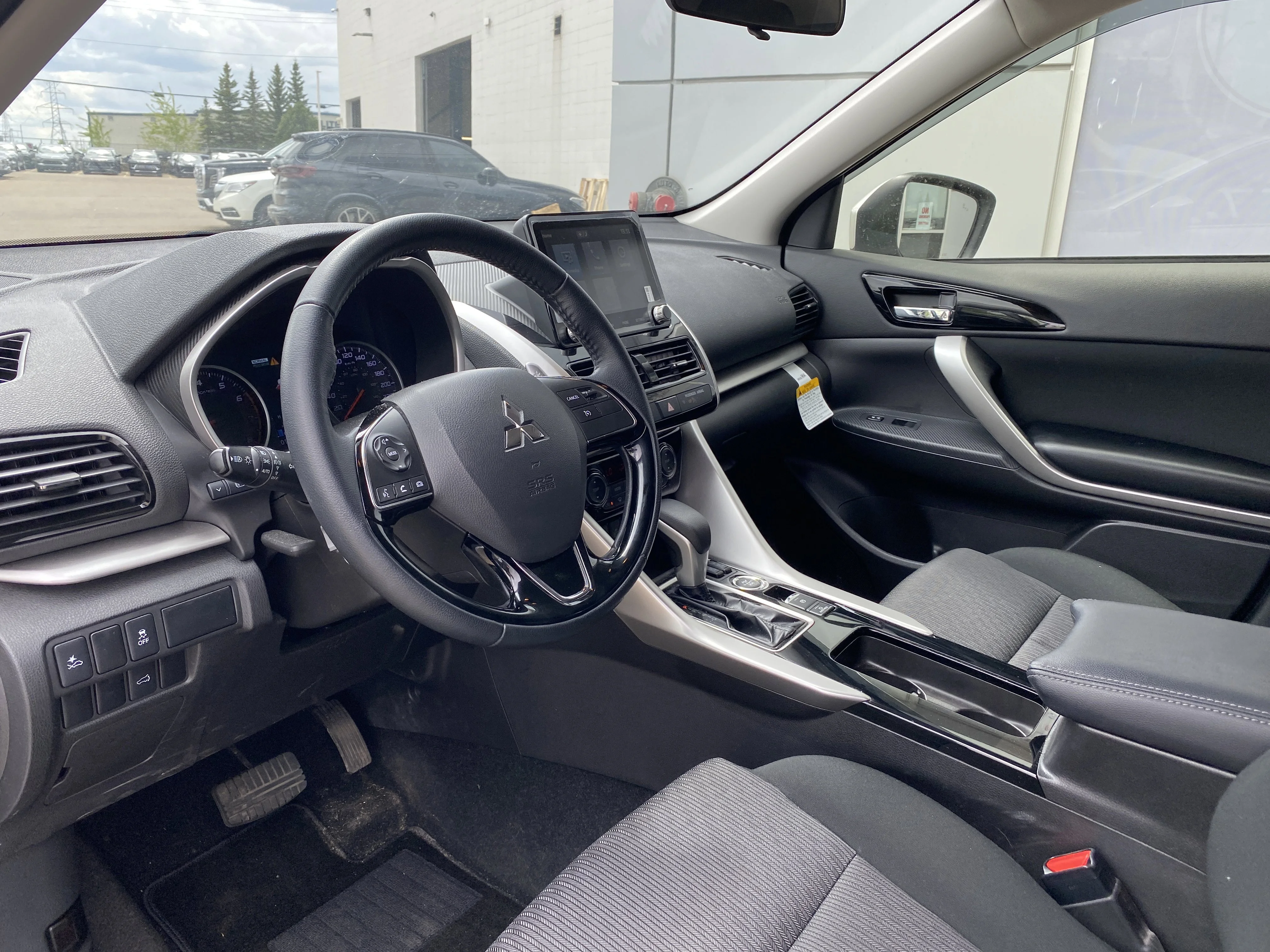 Certified Used 2024 Silver Mitsubishi SE S-AWC * RADAR * HEATED SEATS * POWER TAILGATE * image 9