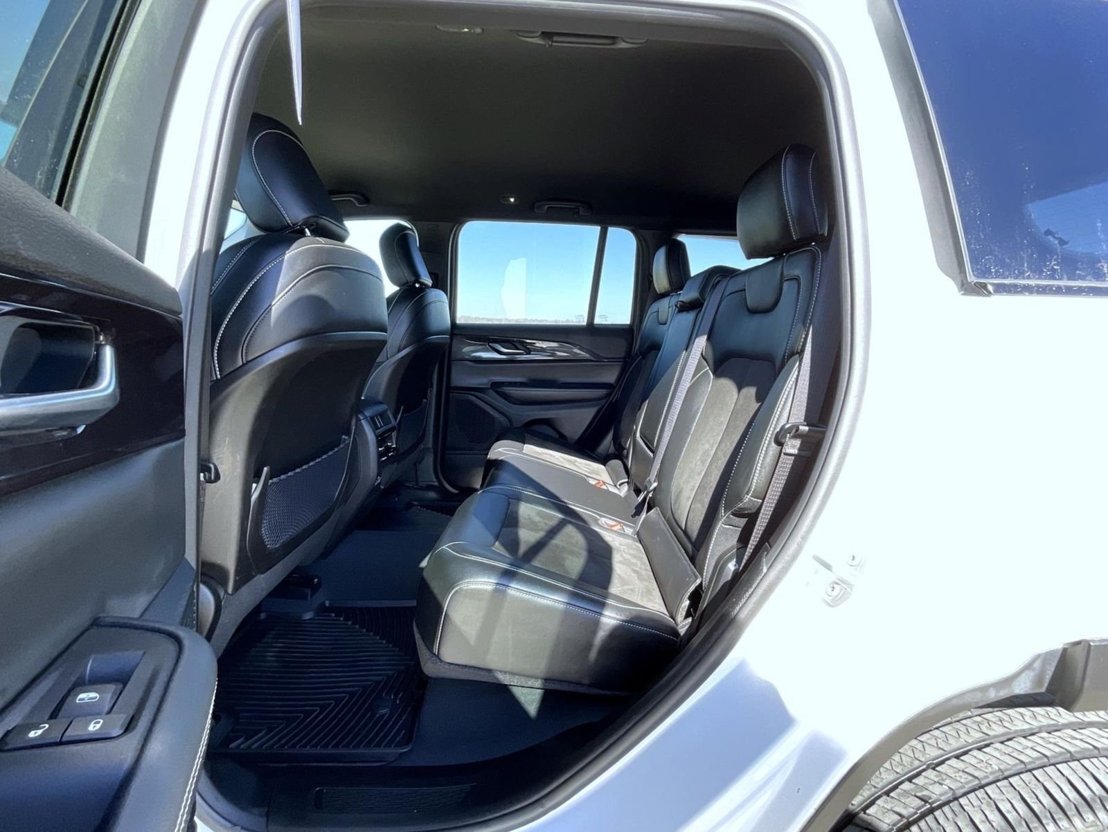 Used 2023 White Jeep Altitude X image 20