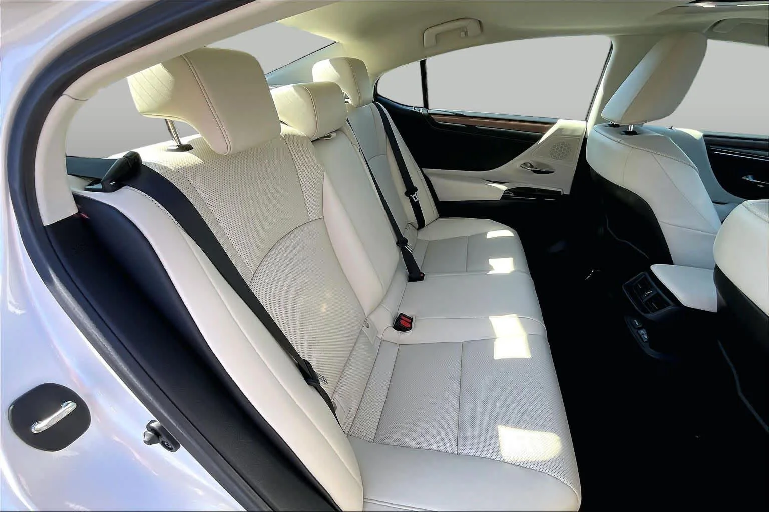 Certified Used 2025 Eminent White Pearl Lexus  image 19
