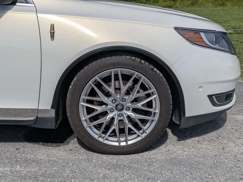 Used 2013 Beige Lincoln Base image 11