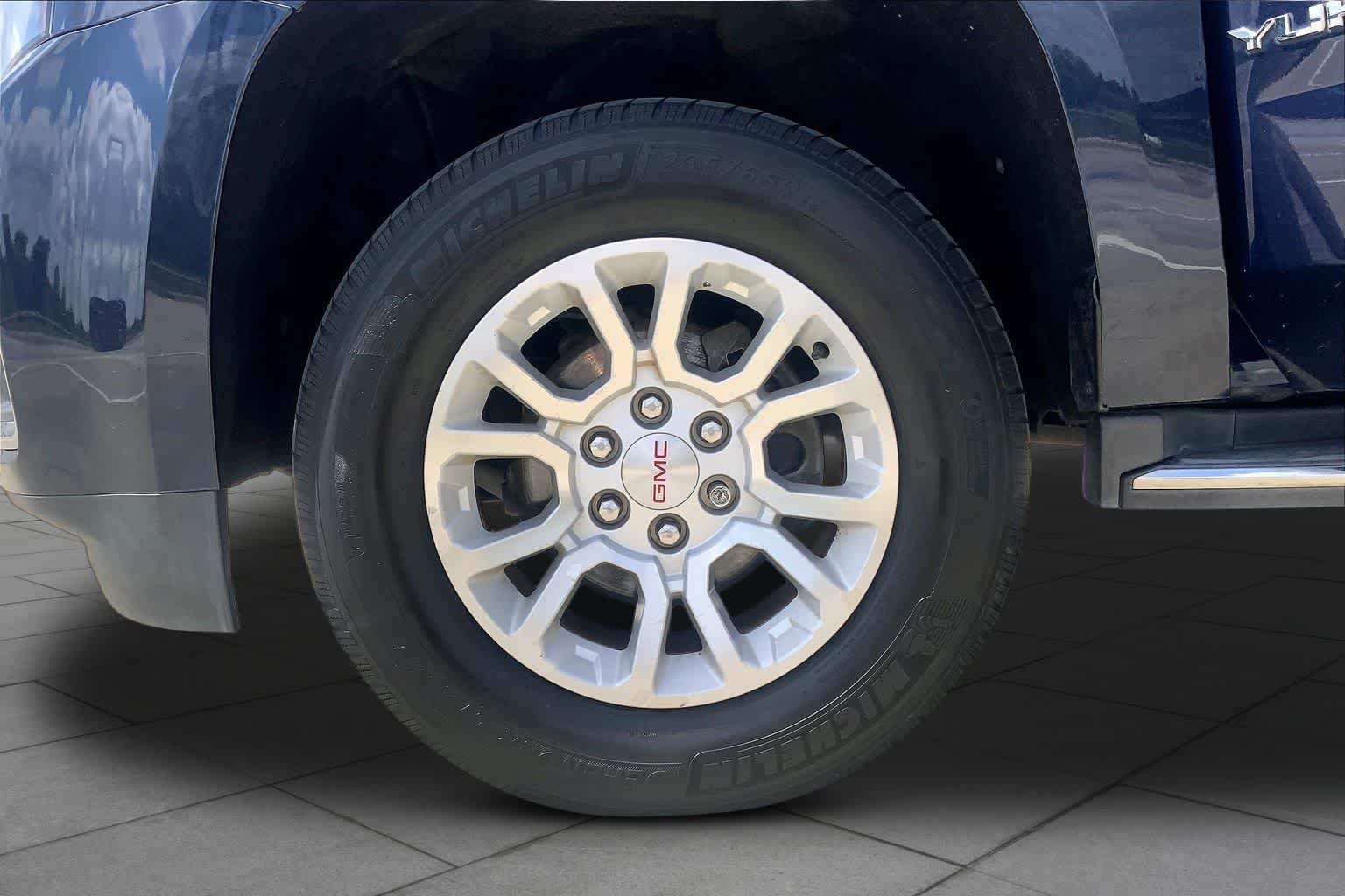 Used 2018 Dark Sapphire Blue Metallic GMC SLE image 10