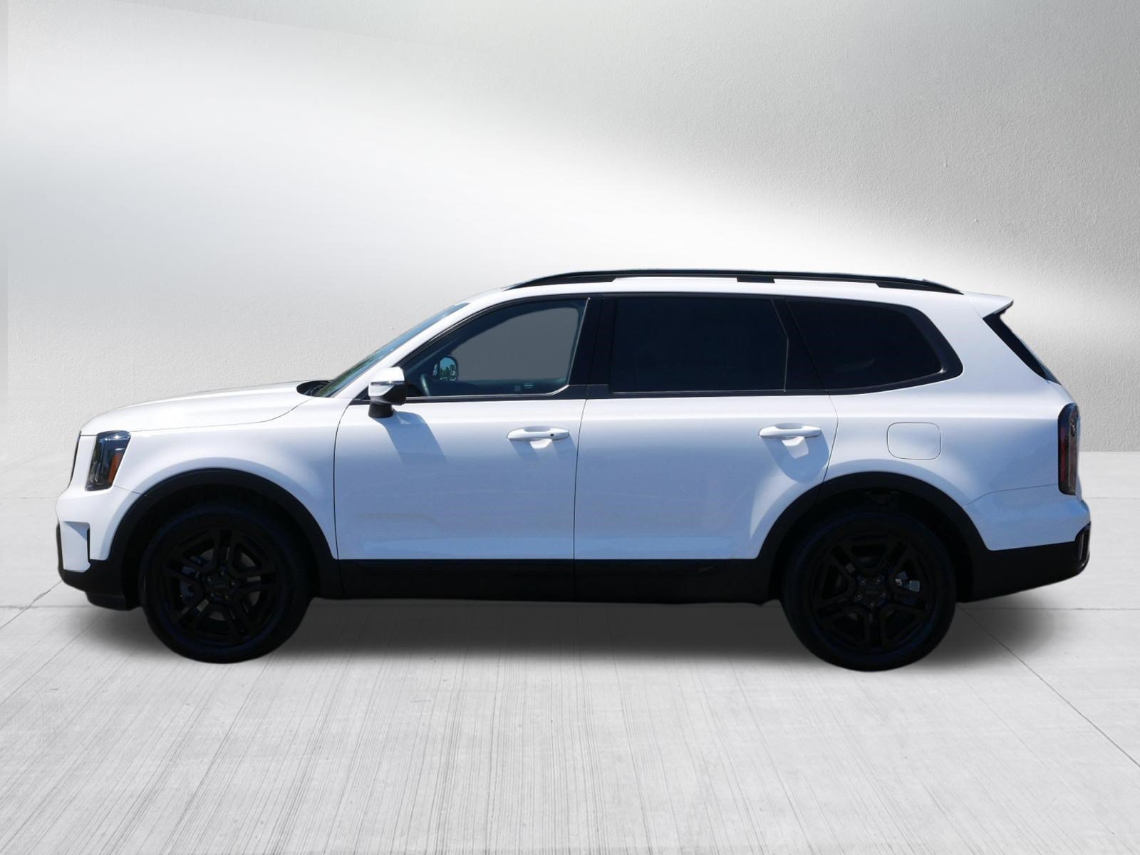 Certified Used 2025 Glacial White Pearl Kia EX X-Line image 4