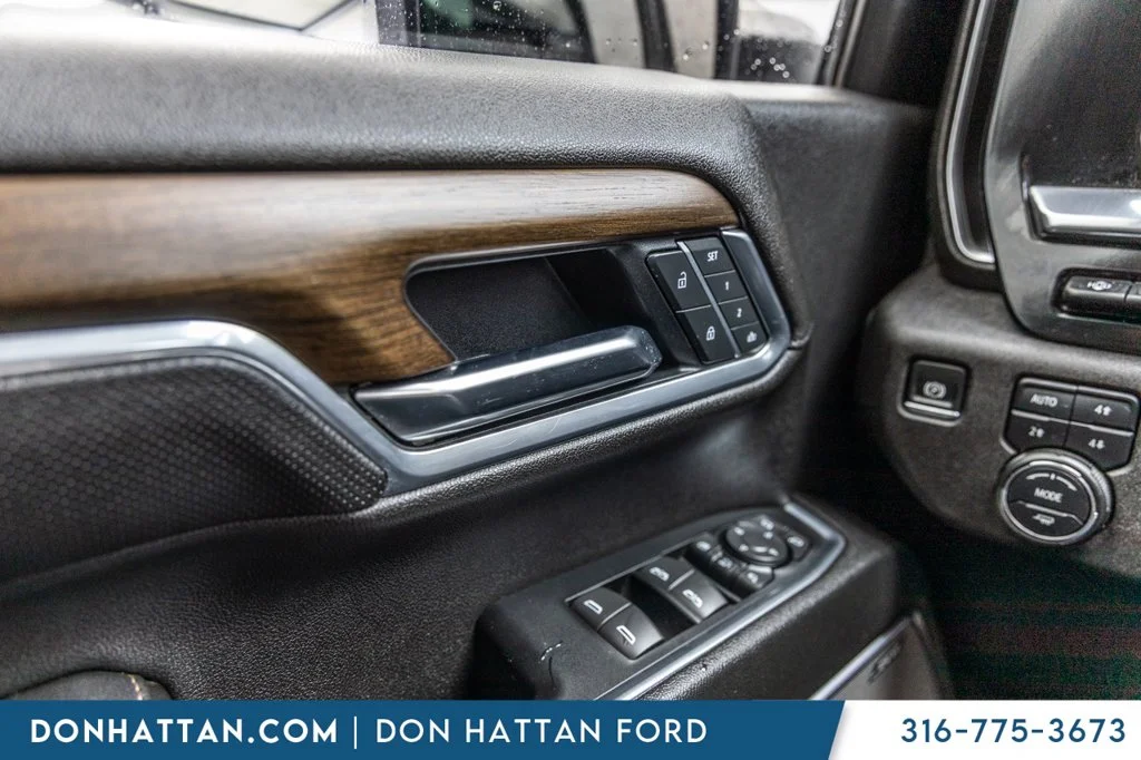Used 2025 White Chevrolet High Country image 12