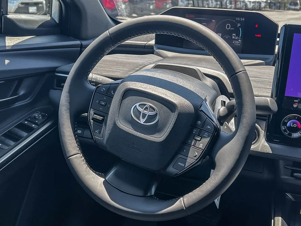 New 2026 Wind Chill Pearl <sup>1</sup> Toyota  SE image 14