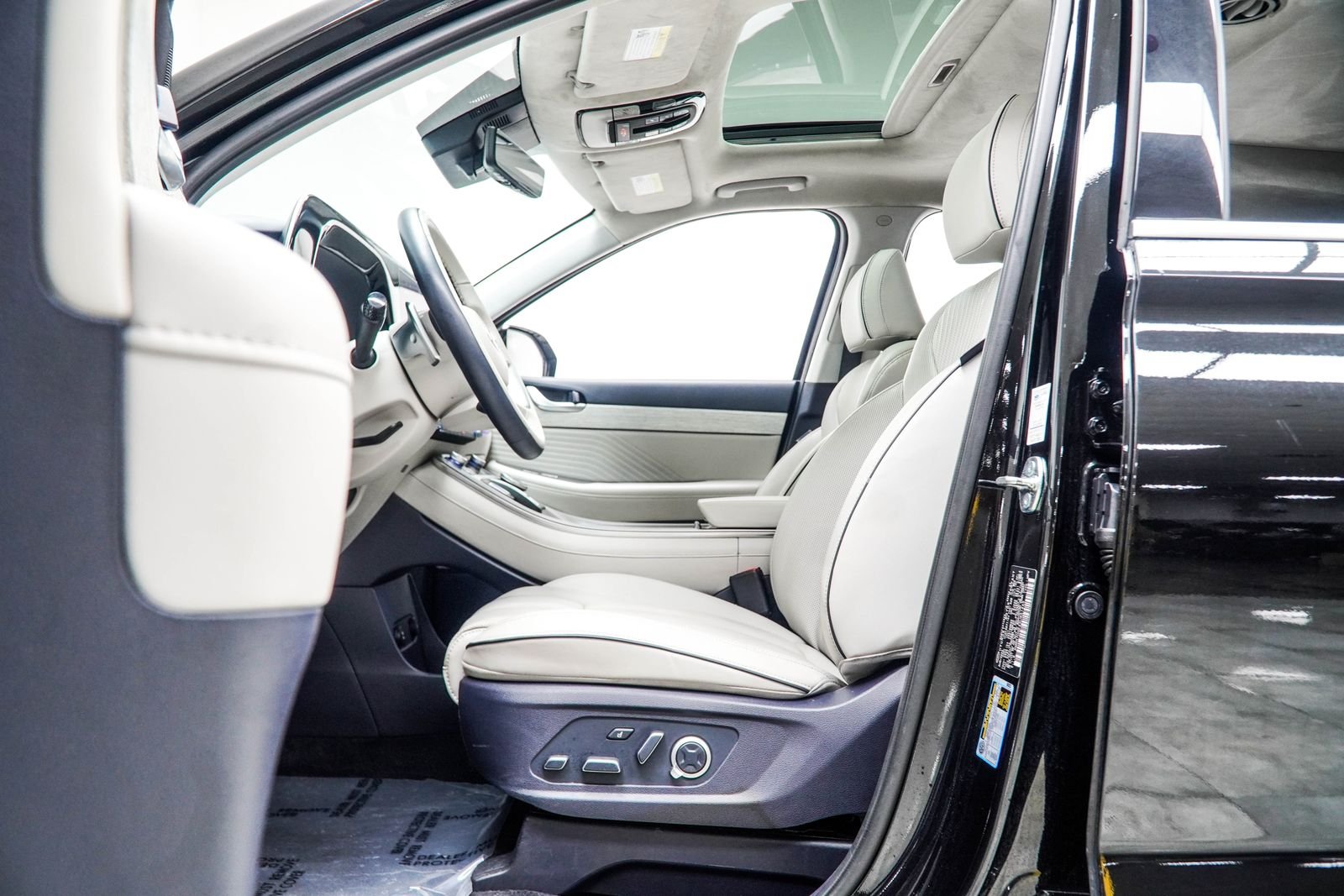 Used 2025 Black Hyundai Calligraphy image 46