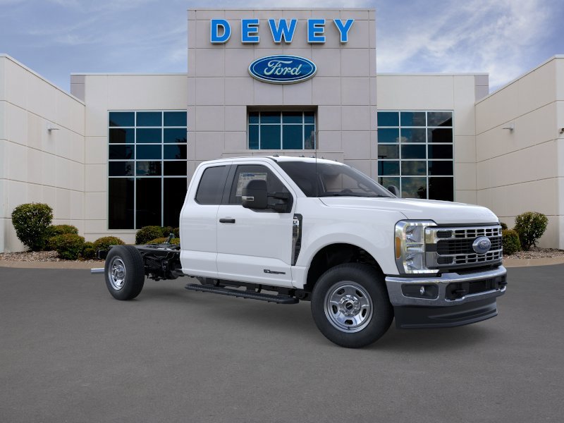 2026 Ford F-350 Super Duty Chassis Cab XL - Photo 7
