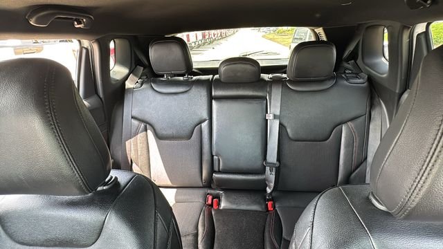 Certified Used 2025 White Jeep Trailhawk image 32