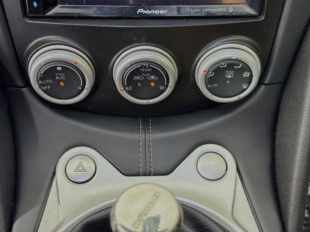 Used 2020 White Nissan Base image 17