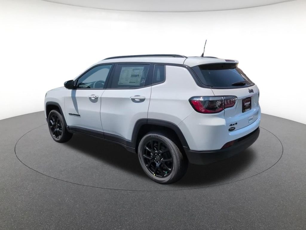 New 2026 Bright White Clearcoat Jeep Latitude image 11