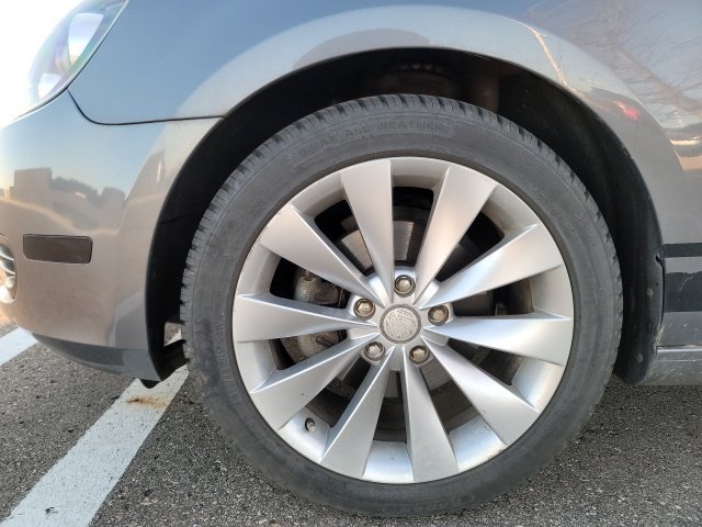 Used 2012 United Gray Metallic Volkswagen 2.5L image 9