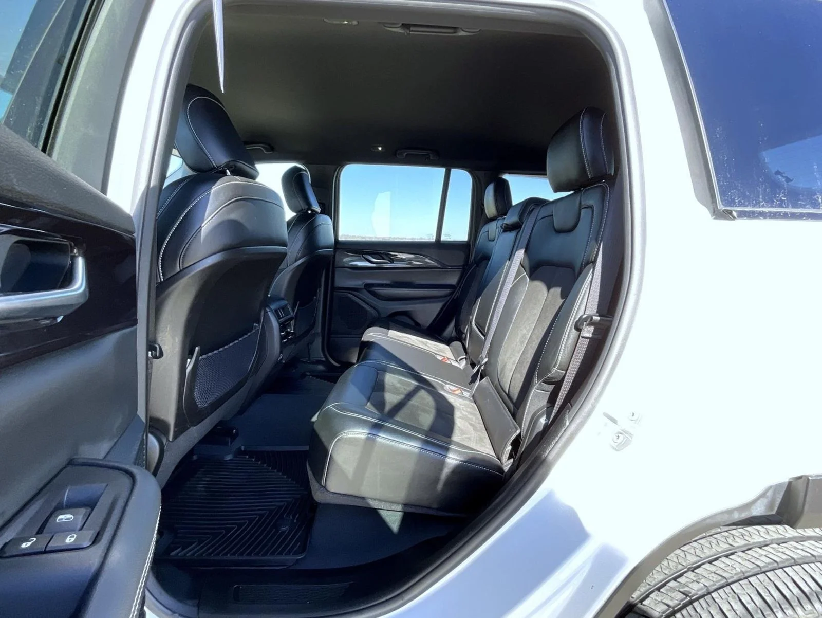 Used 2023 White Jeep Altitude X image 20