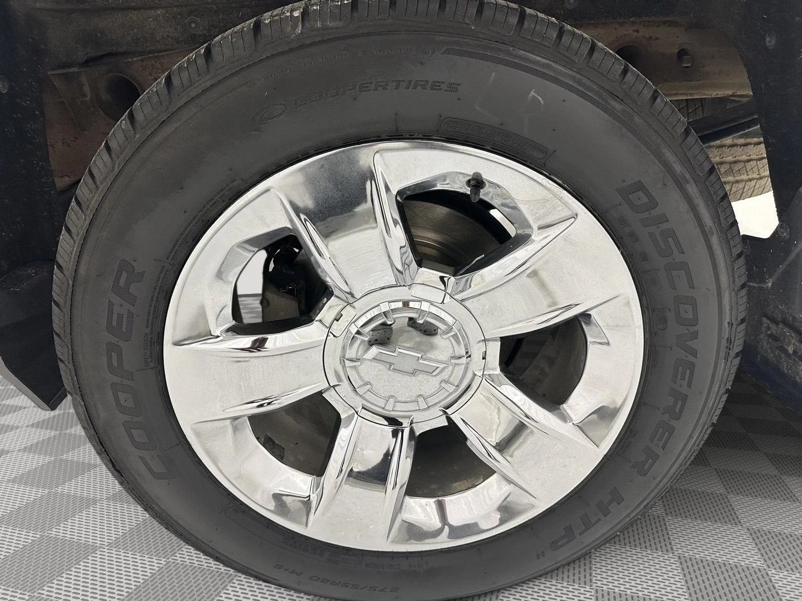 Used 2018 SUMMIT WHITE Chevrolet LTZ image 30