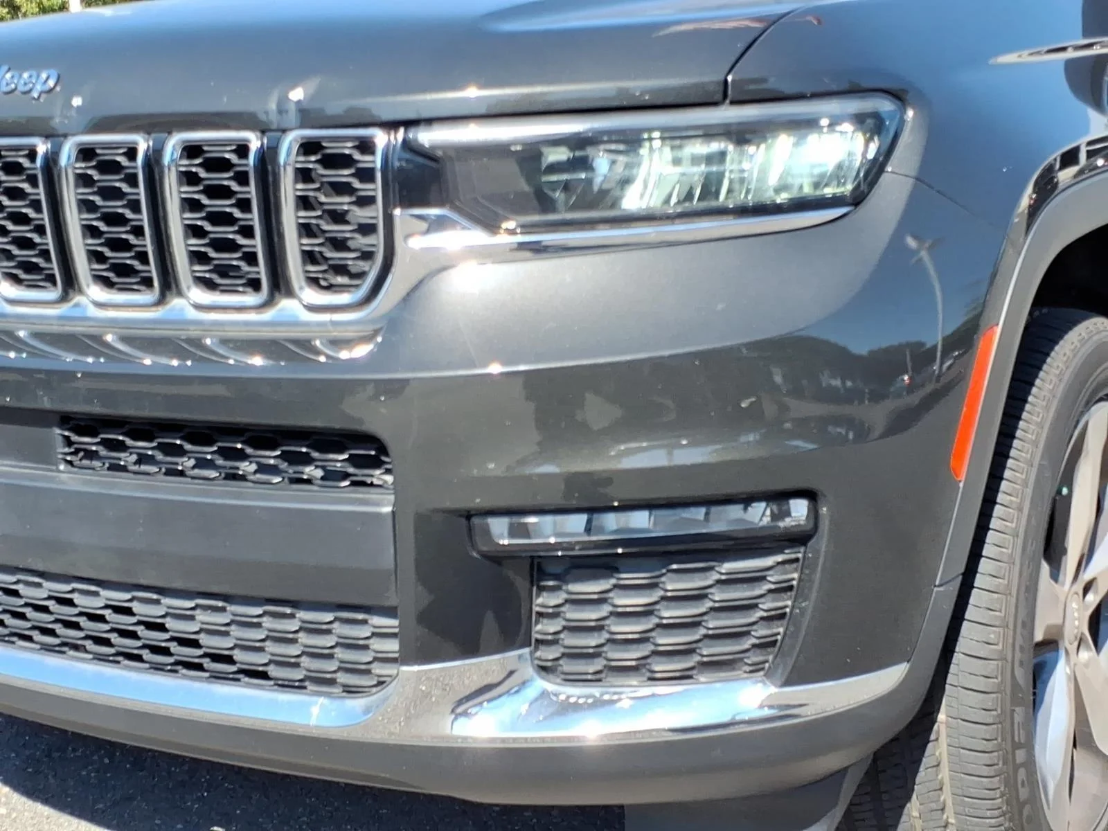 Used 2021 Rocky Mountain Pearlcoat Jeep Limited image 17